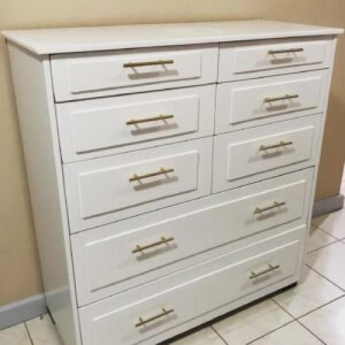 Luxe Line 8-Drawer Dresser – Gold Handle Edition
